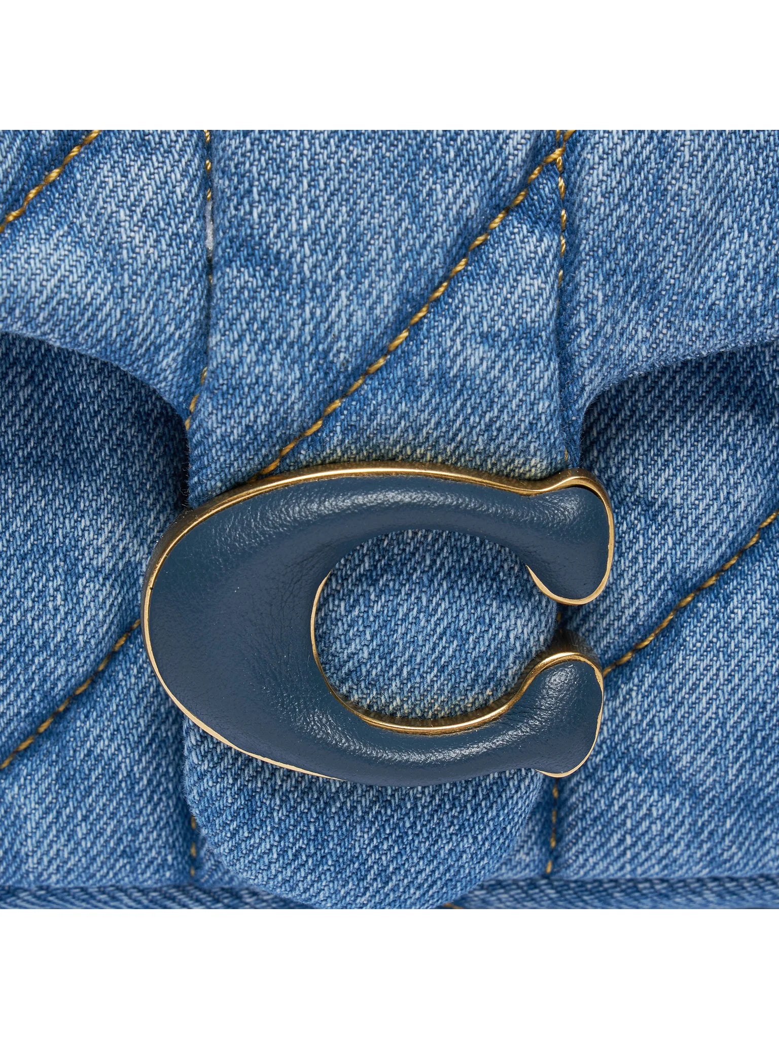 Coach Tabby 20 Schultertasche aus gestepptem Indigo-Denim