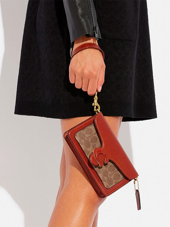 Bolsa Coach Tabby Wristlet lona Castanho