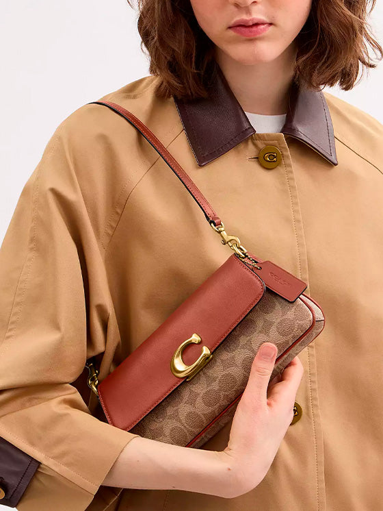 Bolsa de Ombro Coach Jet em Lona Signature