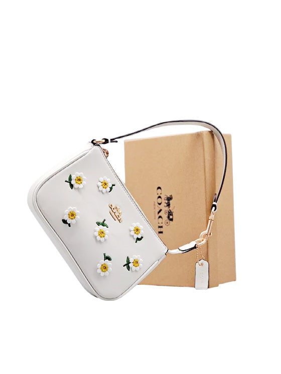 Bolsa Coach Nolita 19 com Bordado de Margaritas