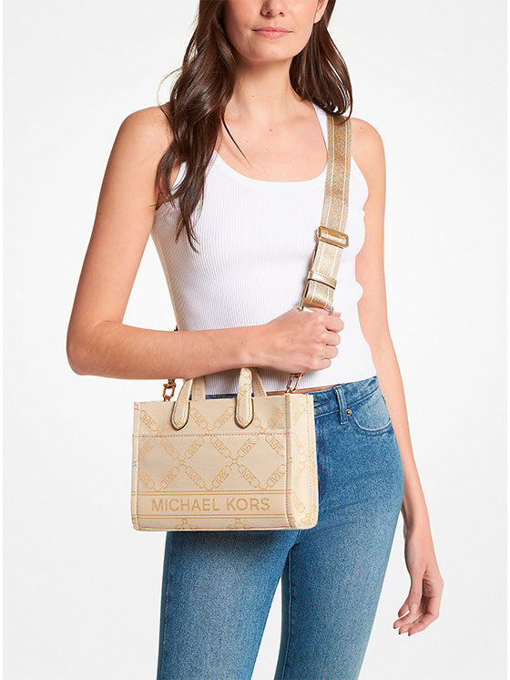 Bolsa Michael Kors Gigi Small Metallic Empire Logo Jacquard – Estilo metálico Bege