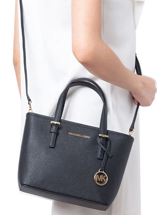 Bolso de hombro Jet Set Travel XS de Michael Kors, color negro
